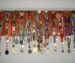 Victor Ilie are acasă un perete întreg cu medaliile
primite la maratoanele parcurse pe tot mapamondul