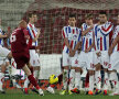 Aceasta e faza din care s-a făcut 1-0: zidul moldovenilor s-a spart înainte ca Mureşan să şuteze // Foto: Mediafax