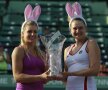 Maria Kirilenko şi Nadia Petrova s-au impus la dublu, la Miami, şi au stat cu urechile ciulite după aplauze (foto: reuters)
