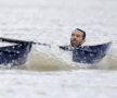 Cursa de canotaj dintre universităţile Oxford şi Cambridge a fost perturbată de un incident foto: reuters