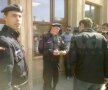 Fanii Craiovei au profitat de sosirea lui Platini pentru a-şi continua protestele