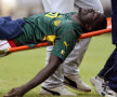 2003. Camerunezul Marc-Vivien Foe, inconștient pe targă