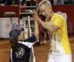 GALERIE FOTO Scîntei pe zgură » McEnroe, Năstase, Pavel şi Bahrami i-au distrat pe cei 4.000 de spectatori, la Arenele BNR
