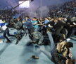 VIDEO Zenit campioană în Rusia » Fanii s-au bătut cu jandarmii pentru tricourile favoriţilor
