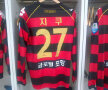 Tricoul lui Zicu în vestiarul lui Pohang Steelers, înaintea unui meci din campionat