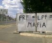 Bucureşti anti-FRF! » Contestatarii lui Mircea Sandu nu vor să renunţe la proteste nici în săptămîna finalei