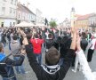 FOTO Instantanee alb-negru » Ultraşii lui "U" au ars fularele rivalei CFR în centrul Clujului