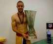 3 - Mario Suarez: "Asta e pentru familia mea, pentru toţi cei pe care îi iubesc şi pentru o persoană foarte specială care a intrat în viaţa mea"