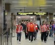 FOTO/Haos la plecare: ”Imaginea României e a unei ţări de lumea a treia”. Şefii aeroportului se apără: ”Fanii au venit prea devreme”