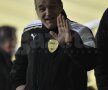 FOTO Gigi Becali a trădat Steaua :D A urmărit meciul de la Braşov în echipamentul gazdelor