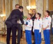 Victor Ponta le-a premiat pe gimanstele care au reprezentat România la Europeanul de la Bruxxeles