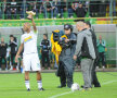 Wesley prezinta trofeul primit (foto: Gabriel Tănase)