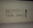FOTO Fanii olteni au început o campanie împotriva lui Neţoiu şi a înfiinţării unei noi echipe la Craiova