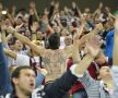 Lecţie de civilizaţie » Suporterii celor două mari rivale şi-au unit forţele doar cînd au scandat împotriva lui Dragomir