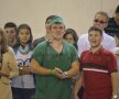FOTO Tolontan, Badea, Crăciunescu şi Alexandru Tudor, vedetele unui meci între profesori şi elevi