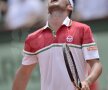 Adrian Ungur i-a ţinut piept lui Federer, cedînd cu greu în setul patru