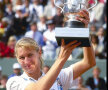Steffi Graff cu trofeul de la Roland Garros în 1995 Foto: Getty Images
