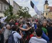 Fanii Universităţii au ieşit în stradă. foto: Lorand Vakarcs