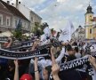 Fanii Universităţii au ieşit în stradă. foto: Lorand Vakarcs