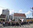 Fanii Universităţii au ieşit în stradă. foto: Lorand Vakarcs
