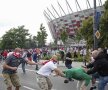 FOTO&VIDEO Război la Varşovia » Suporterii polonezi şi cei ruşi s-au încăierat înaintea meciului de la Euro