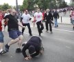 FOTO&VIDEO Război la Varşovia » Suporterii polonezi şi cei ruşi s-au încăierat înaintea meciului de la Euro