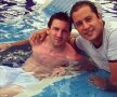 Un fan s-a băgat îmbrăcat în apă numai să se pozeze cu Messi (foto: elmundodeportivo.es)