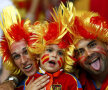 O familie de spanioli bucurîndu-se de atmosfera de la finală // Foto: Reuters