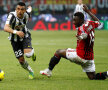Motorul bianconero, chilianul Arturo Vidal (stînga) // Foto: Reuters
