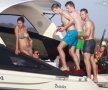 GALERIE FOTO » Cu aşa iubită, să tot faci pe bolnavul :D Gomez în Ibiza, alături de sexy-farmacista Silvia