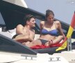 GALERIE FOTO » Cu aşa iubită, să tot faci pe bolnavul :D Gomez în Ibiza, alături de sexy-farmacista Silvia