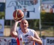 Miodrag Belodedici în duel cu Adrian Bumbescu la Sport Arena Streetball!