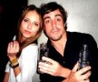GALERIE FOTO » Să fie supărat sau să zică merci? :D Iubitei lui Fernando Alonso îi cam plac... fetele!