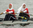 Baticurile din barcă. Canotoarele egiptene Fatma Rashed şi Sara Mohamed Baraka s-au antrenat ieri, într-un echipament specific sportivelor musulmane