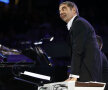 Actorul Rowan Atkinson redevine Mr. Bean într-un moment alături de London Symphony Orchestra // Foto: Reuters