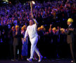 O legendă a canotajului, Sir Steven Redgrave, poartă torţa // Foto: Reuters