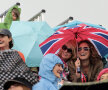 Zîmbete sub umbrelă. Te distrezi de minune cu o umbrelă, sportul preferat şi cea mai bună prietenă