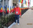 În fața blocului din
Satul Olimpic