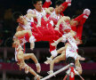 Zborul decriptat. Fiecare mişcare din zborul gimnastului japonez Kazuhito Tanaka surprinsă de fotograf