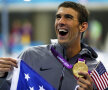 Phelps, medalia şi steagul american // Foto: Reuters