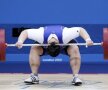 Cu bara pe cap
Jang, halterofila sud-coreeană, a fost aproape de o tragedie la Olimpiadă. Bara cu peste o sută de kilograme i-a şters capul