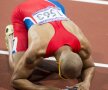 Lacrimi pentru bunică
Felix Sanchez a alergat în finala de la 400 m cu poza bunicii ascunsă în numărul de pe maiou. În 2008, cînd bunica a murit, Sanchez i-a promis încă un aur olimpic. Al doilea. Luni, l-a cîştigat
Foto: Reuters