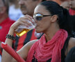 Fanii au avut voie să bea bere pe stadion, inclusiv fetele
