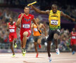 Usain Bolt sprintează spre legendă. Americanul Bailey (stînga) e departe // Foto: Reuters