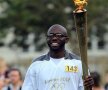 Fostul jucător a purtat torța
olimpică pe un traseu în nordul
Londrei