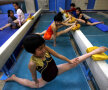 FOTO Aşa scoate China campioni! » Gimnastica în durere şi grimase