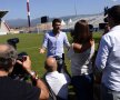 Fără secrete şi dăruire totală, pare că spune Mutu jurnaliştilor francezi pe stadionul lui Ajaccio