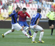 FOTO&VIDEO » Fortăreaţa Ghencea: Steaua a bătut iar Oţelul (2-1) într-un joc care a pornit furtunos, apoi s-a stins