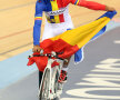 Eduard-Carol Novak a sărbătorit cu tricolorul victoria din proba de urmărire // Foto: guliver/GettyImages