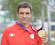 Eduard-Carol
Novak și medalia
sa de aur, prima
cucerită de un
român la
Jocurile
Paralimpice